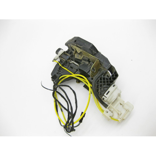 Mercedes-Benz A2207304535 Замок задней левой двери с Keyless-Go S-Class W220