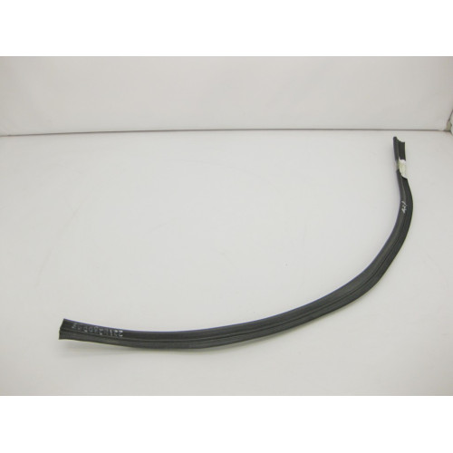 Mercedes-Benz A2216280098 Уплотнитель подкапотный задний S-Class W221