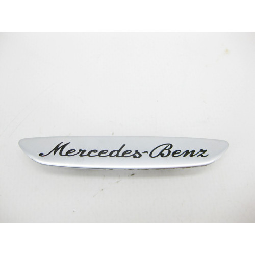 Mercedes-Benz A2224640332 Накладка с надписью "Mercedes-Benz" на рулевом колесе S-Class W222
