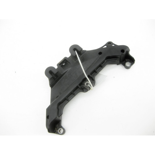 Mercedes-Benz A2760142100 Нижний кронштейн интеркулера M276