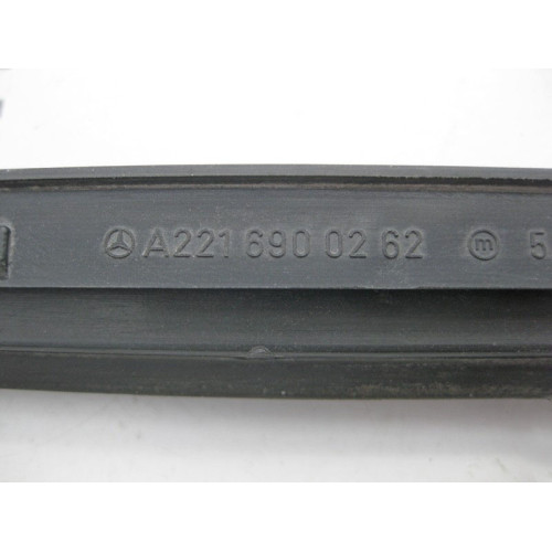Mercedes-Benz A2216900262 Уплотнительная резинка внизу передней правой двери S-Class W221