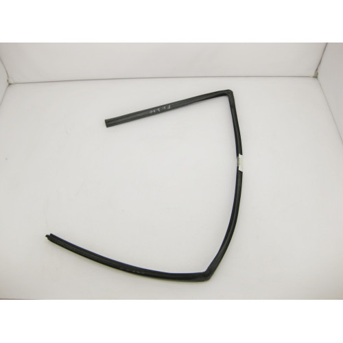 Mercedes-Benz A2207251125 Уплотнитель опускного стекла передней левой двери S-Class W220