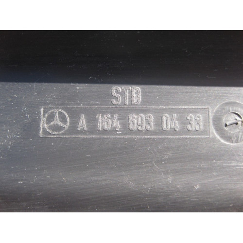 Mercedes-Benz A1646930433 Накладка проёма багажника правая GL X164