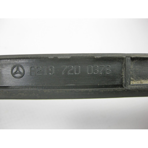 Mercedes-Benz A2197200378 Уплотнительная резинка внизу передней двери CLS-class C219