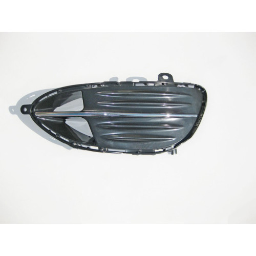 Mercedes-Benz A2128852222 Новая правая решётка в бампер E-Class W212 elegance рестайл