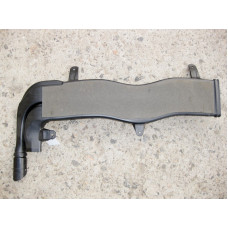 A1668313046 Upper air duct for the climate system in the trunk GL X166