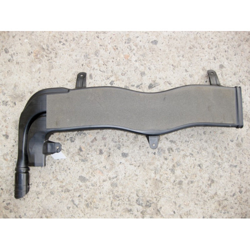 Mercedes-Benz A1668313046 Воздуховод климатической системы в багажнике верхний GL X166