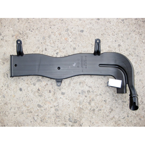 Mercedes-Benz A1668313046 Воздуховод климатической системы в багажнике верхний GL X166