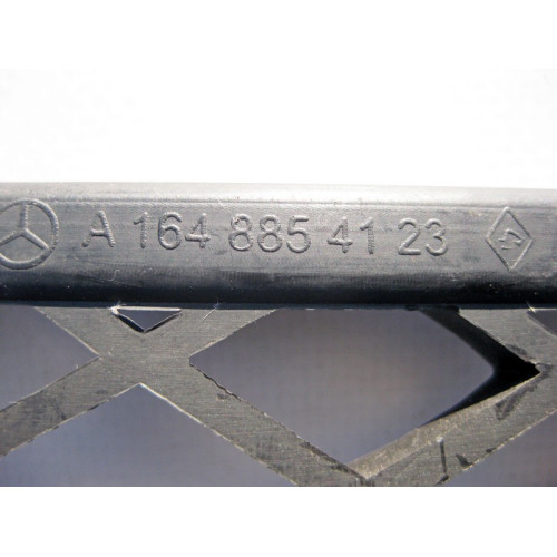 Mercedes-Benz A1648854123 Центральная нижняя решётка переднего бампера ML W164