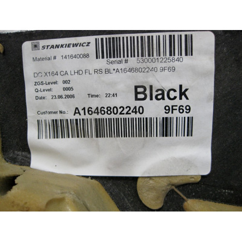 Mercedes-Benz A1646802240 9F69 Ковёр салона чёрный передний правый GL X164