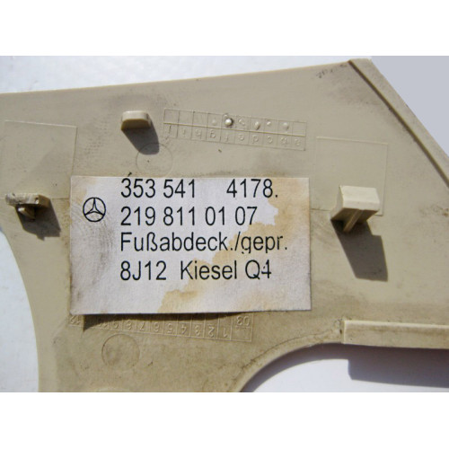Mercedes-Benz A2198110107 8J12 Светло-бежевая накладка ножки салонного зеркала CLS C219