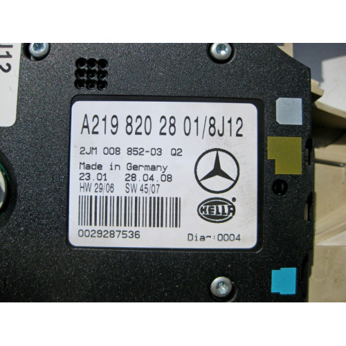 Mercedes-Benz A2198202801 8J12 Плафон потолочный передний светло-бежевый под люк CLS C219