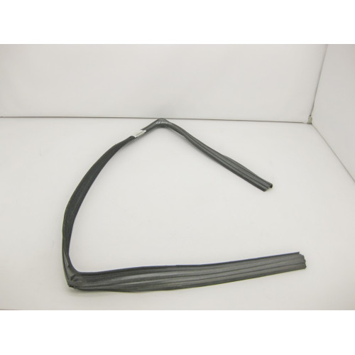 Mercedes-Benz A2517250225 Уплотнитель опускного стекла передней правой двери R-Class W251