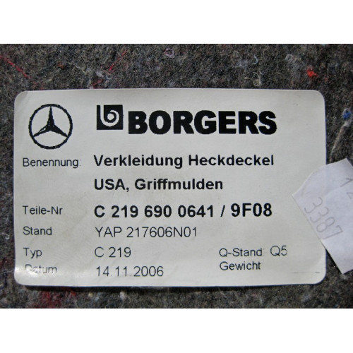 Mercedes-Benz A2196900641 9F08 Обшивка крышки багажника CLS C219