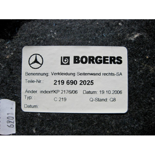 Mercedes-Benz A2196902025 9F08 Обшивка багажника правая CLS C219