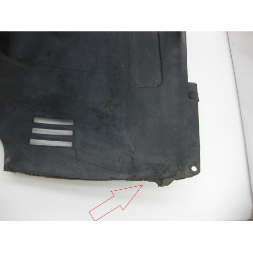 86812L1100 Front right fender liner (small crack at the front bottom)