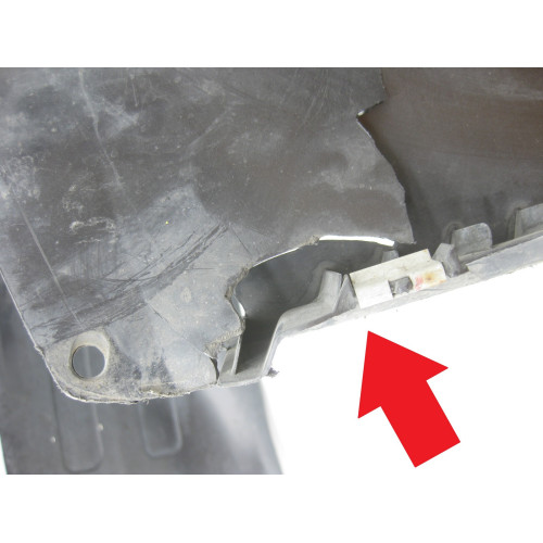 86812L1100 Front right fender liner (small crack at the front bottom)