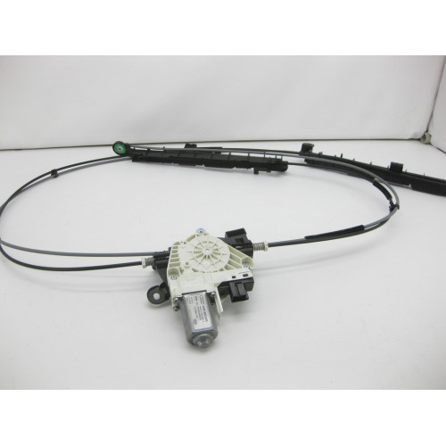 VAG 4M0863560 Привод шторки багажного отсека
