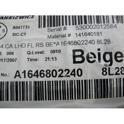 Mercedes-Benz A1646802240 8L28 Ковёр салона передний правый бежевый GL-Class X164