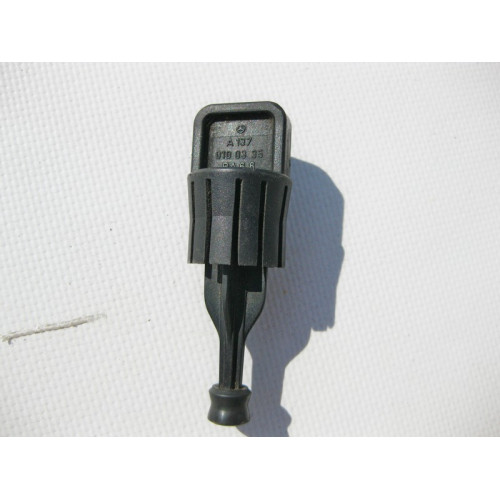 Mercedes-Benz A1370100335 Крышка трубки масляного щупа