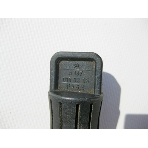 Mercedes-Benz A1370100335 Крышка трубки масляного щупа
