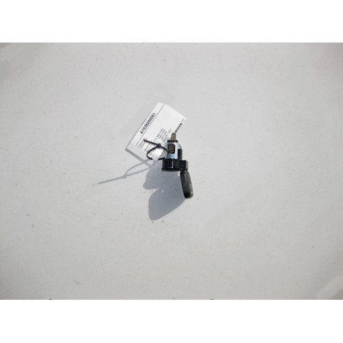 Mercedes-Benz A1638200051 Розетка 12V ML W163 W164 GL X164 R-Class W251