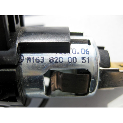 Mercedes-Benz A1638200051 Розетка 12V ML W163 W164 GL X164 R-Class W251