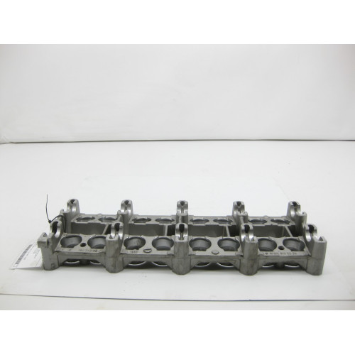 Mercedes-Benz A6110100036 R6110160304 Постель распредвалов двигателя OM611