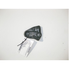 8E5827833 Крепёжная пластина привода центрального замка багажника Audi A4