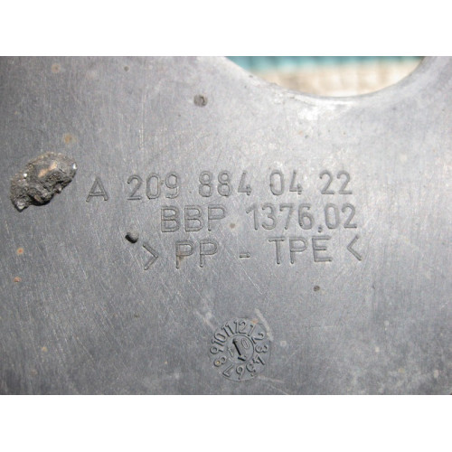 Mercedes-Benz A2098840422 Подкрылок передний правый передняя нижняя часть CLK C209