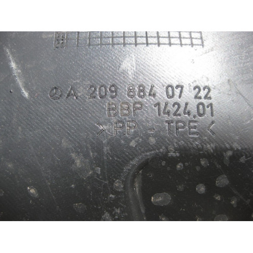 Mercedes-Benz A2098840722 Подкрылок передний левый задняя часть C-Class W203 CLK C209