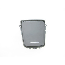 A1768100000 9H44 Подстаканник в передней части подлокотника CLA C117 GLA  X156