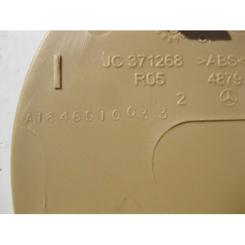 Mercedes-Benz A1646910033 8K67 Бежевая заглушка крепления в карте багажника GL X164