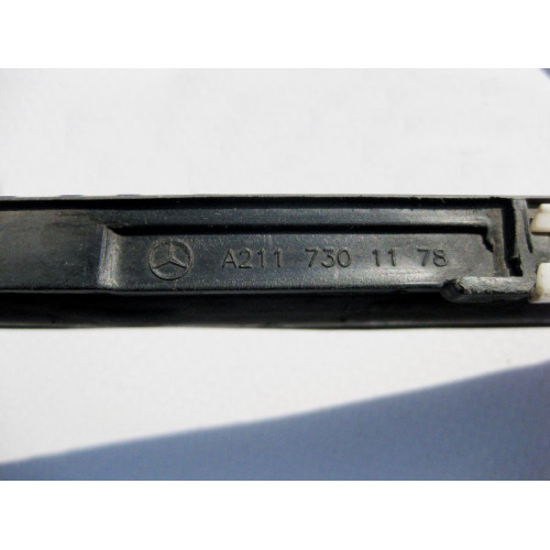 Mercedes-Benz A2117301178 Нижняя уплотнительная планка задней двери E-Class W211