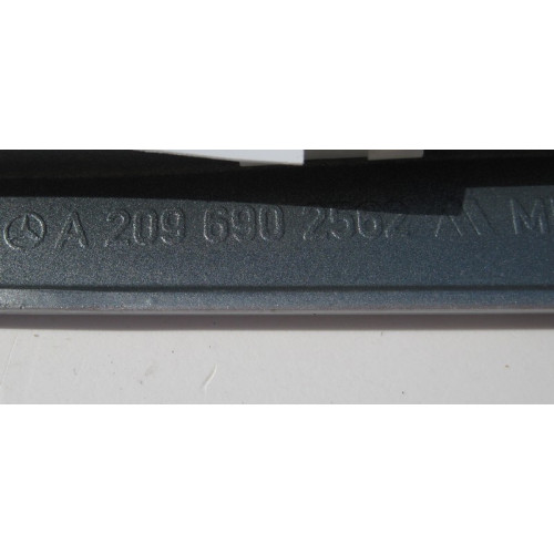 Mercedes-Benz A2096902562 Молдинг кузова левый боковой CLK C209