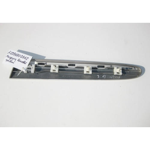 Mercedes-Benz A2096902662 Молдинг кузова правый боковой CLK C209