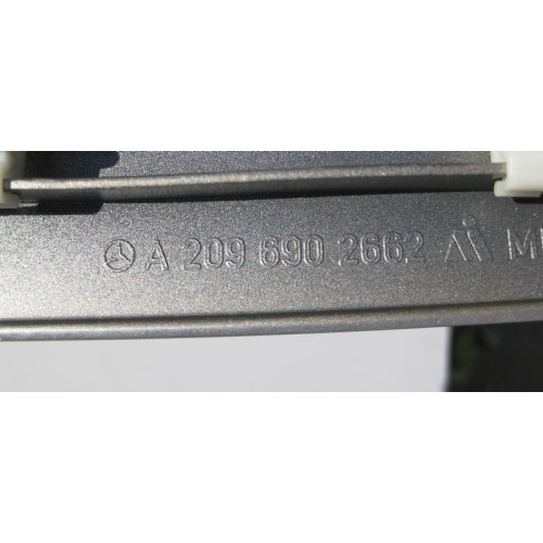 Mercedes-Benz A2096902662 Молдинг кузова правый боковой CLK C209