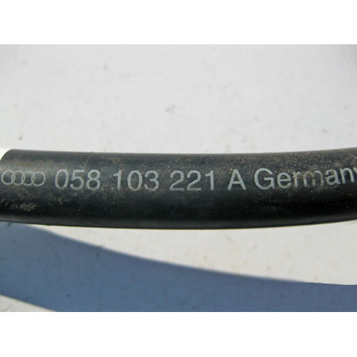 VAG 058103221A Шланг вентиляции картерных газов VW Passat Audi A4 A6