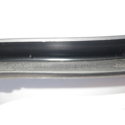 Mercedes-Benz A2137205902 Накладка торца передней левой двери E-Class W213