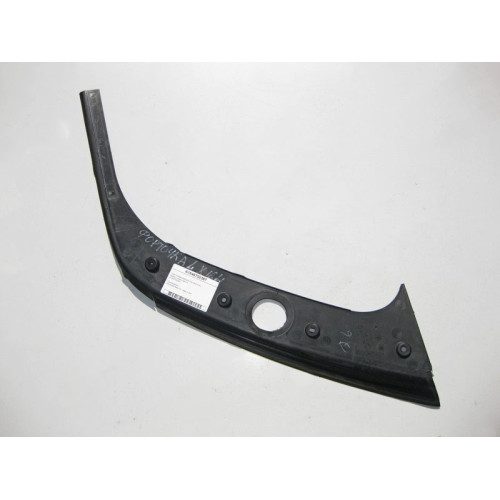 Mercedes-Benz A1646700387 Пластиковая накладка под форточку заднего левого крыла GL X164