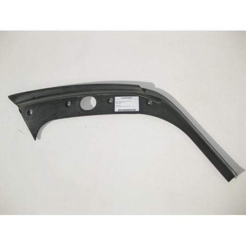 Mercedes-Benz A1646700487 Пластиковая накладка под форточку заднего правого крыла GL X164