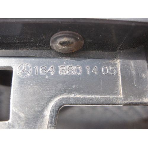 Mercedes-Benz A1648801405 Решётка капота верхняя правая ML W164 GL X164