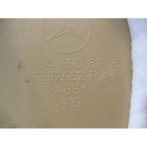 Mercedes-Benz A1646908725 8K67 Обшивка левой стойки "A" нижняя бежевая ML W164 GL X164