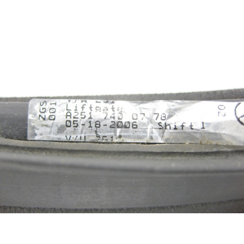 Mercedes-Benz A2517400778 Уплотнительная резинка крышки багажника R-Class W251