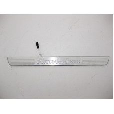A1666801335 Хром накладка порога с подсветкой передняя правая ML W166 GL X166