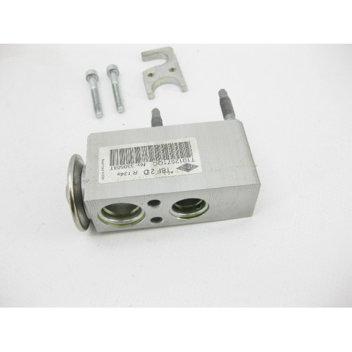Mercedes-Benz A1668300284 Расширительный клапан кондиционера GL X166 ML W166 GLE C292