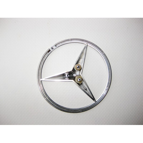 Mercedes-Benz A2047580058 Значок - эмблема "Mercedes-Benz" на крышку багажника С-Class W204