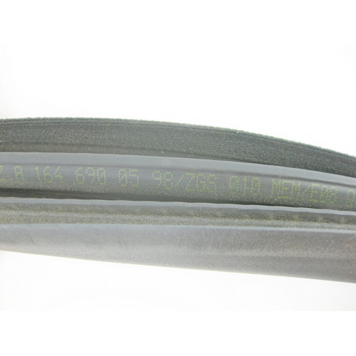 Mercedes-Benz A1646900598 9E56 Уплотнитель задней двери на кузове черный GL X164