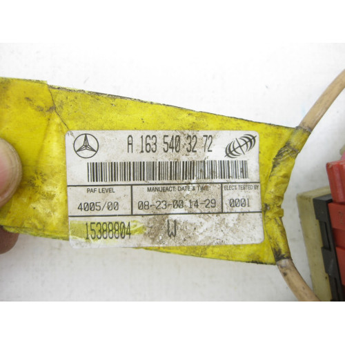 Mercedes-Benz A1635450305 Блок предохранителей ML W163