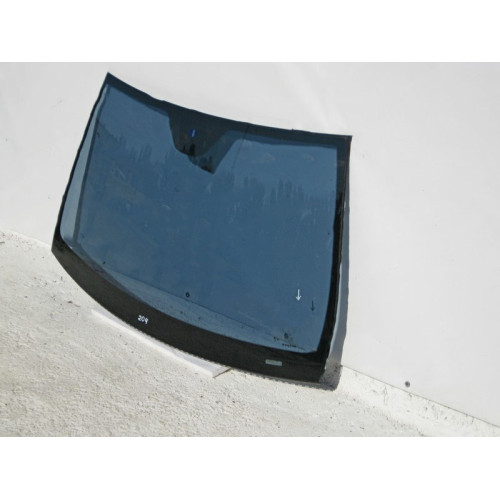 Mercedes-Benz 43R-001585 A2046706601 Windshield C-Class W204, small chip - sealed